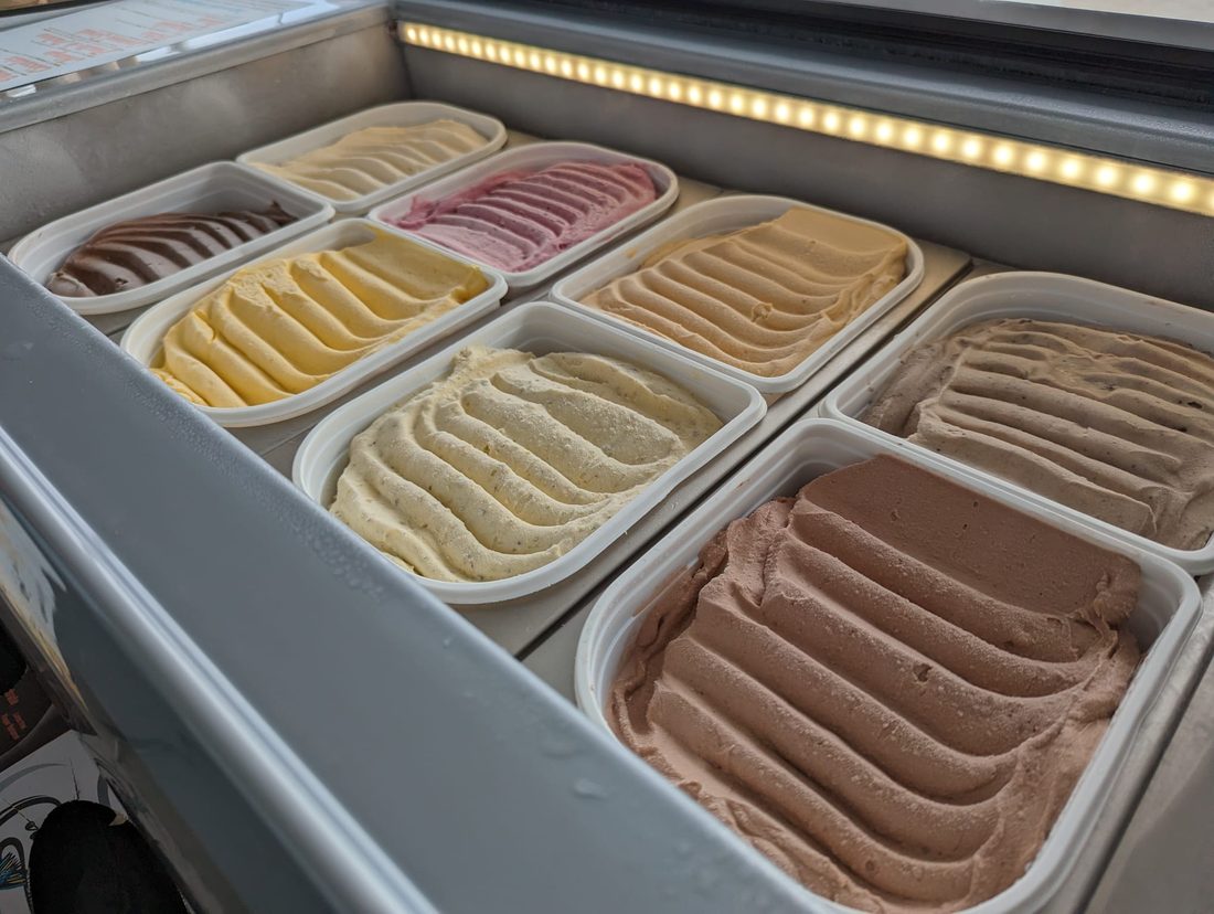 Gelato artizanal IceCraft &mdash; vaschete cu arome naturale 100%, fără coloranți sau conservanți, preparate în laborator propriu